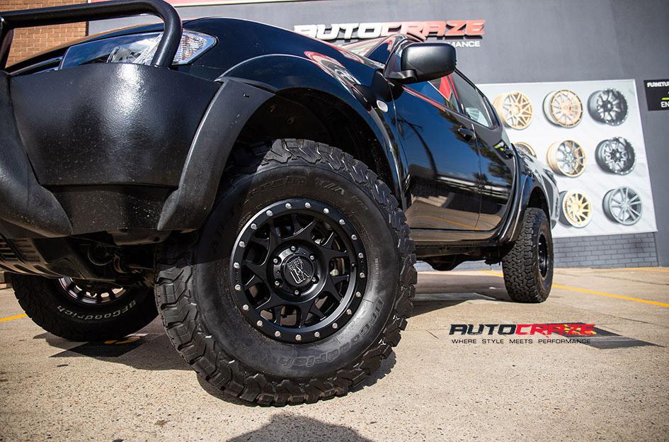 MITSUBISHI TRITON BULLY XD SATIN BLACK
